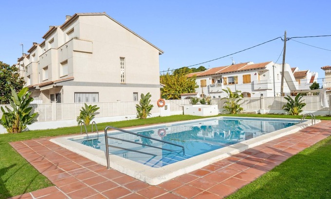 Creixell Villa | House with pool and barbecue 200m beach