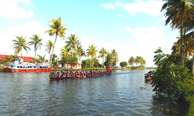 Kumarakom House | Houseboat Cruise in the Backwaters of Kerala