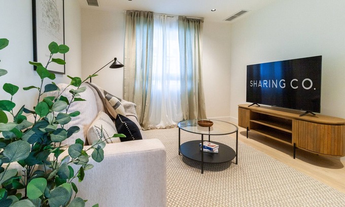 Nueva Espana Apartment | Housing Castellana X X I X by Sharing Co