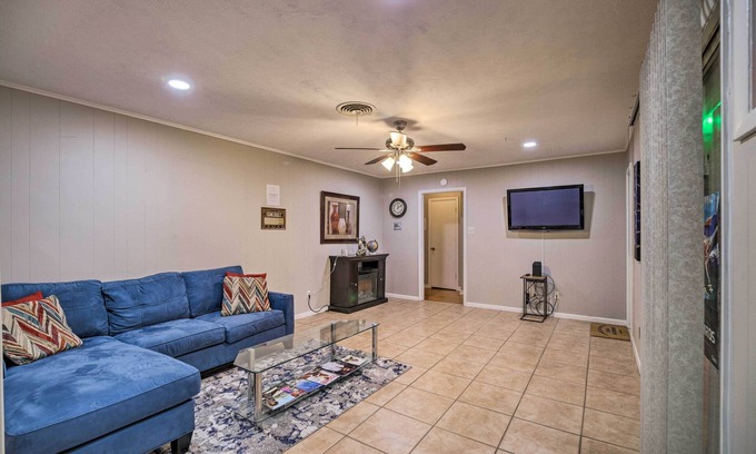 Southeast Houston Cottage | Houston Vacation Rental w/ Private Yard!