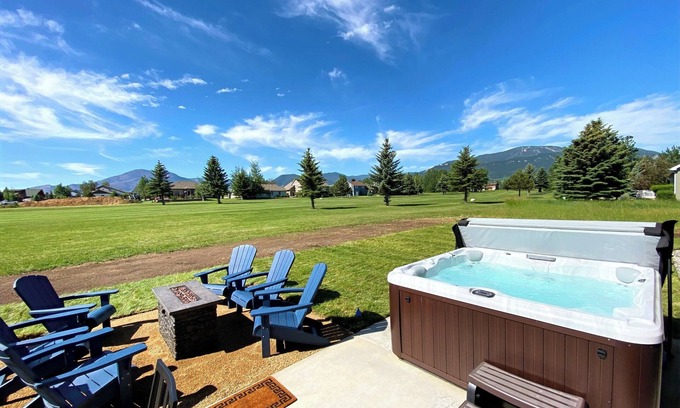 Red Lodge House | HuckleBeary Hideaway- 4 Bed/2Bath Mountain Home with Hot Tub and Spectacular Mountain Views
