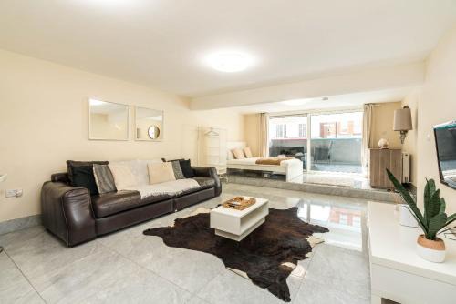 South Hampstead House | Huge fully equipped studio 1 min from tube Station