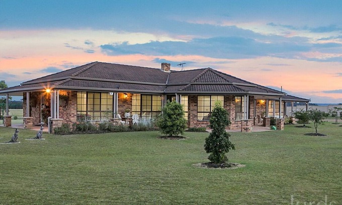 Nulkaba House | Hunter Valley Nulkaba breathtaking views & relax