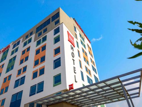 Vyalikaval HBCS Layout Hotel | ibis Bengaluru Hebbal - An Accor Brand