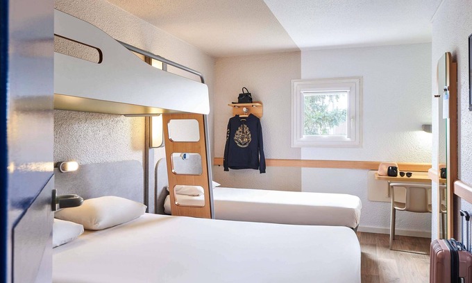 Saint-Cyr-l'Ecole Hotel | ibis budget Versailles Chateau Saint Cyr