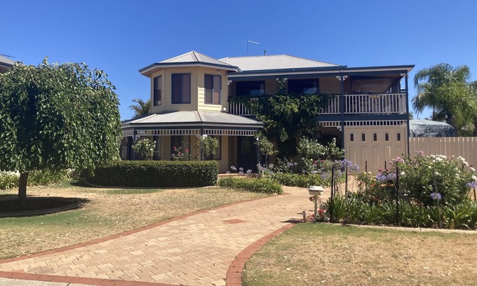 Falcon Apartment | Idyllic 1 bedroom studio surrounded by nature