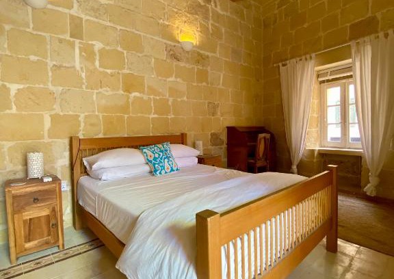 Victoria Apartment | il-Belveder - Historic Home in Victoria Old Town
