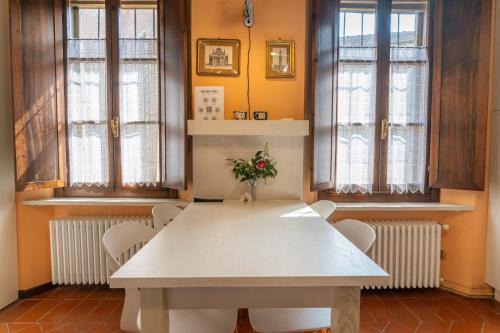 Orta San Giulio Apartment | Il Portico appartamento in piazza principale