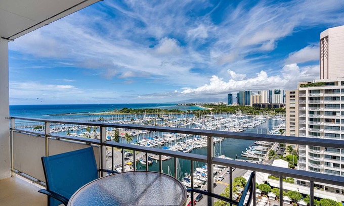 Waikiki Condo | Ilikai 1437 Ocean & Marina Views King Bed/Sofa