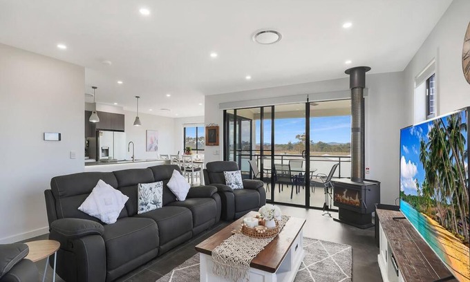 Central Mudgee House | Illalangi-Modern Escape & Views