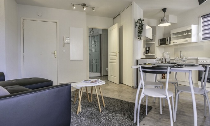 Riou - Petit Juas - Av de Grasse Apartment | IMMOGROOM-Cosy - Cannes Center- A/C - Terrace- CONGRESS/BEACHES