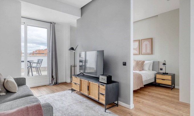 Salamanca Apartment | Immpecable Salamanca 1BR, near Plaza de Toros, by Blueground