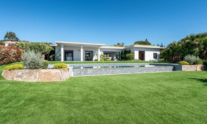 Guerrevieille House | In a residential area, near the beach, beautiful contemporary villa with 4 bedrooms, sea view