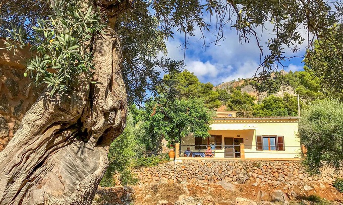 Deia House | In the mountain village of artists you will enjoy an unobstructed view of the rocky coasts and the s