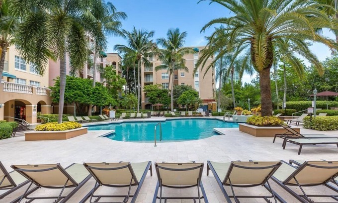 Aventura Apartment | in Yacht Club for 6 guests
