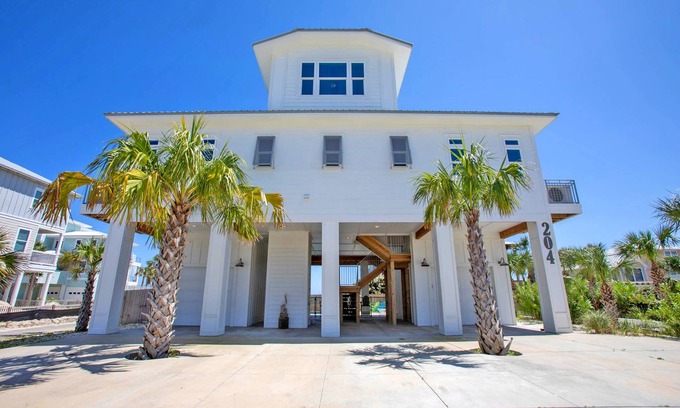 Villa Primera House | Incredible Gulf Front, Spacious Family Oriented Home with Private Pool!
