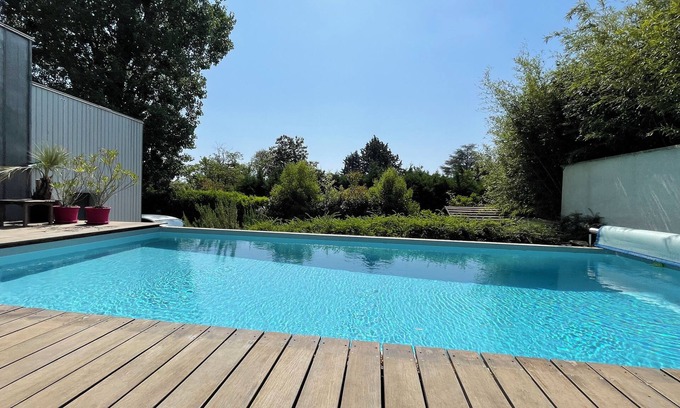 Saint-Didier-au-Mont-d'Or Apartment | Independent studio in property with private swimming pool