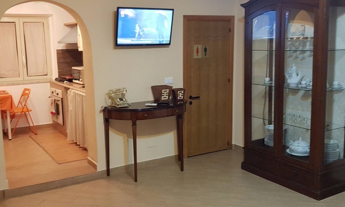 Carini House | Independent relaxation room with outdoor space and close to the airport