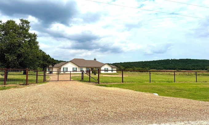 Graham House | Indian Mountain Retreat! 4-bedroom ranch retreat. Events/couples get away!