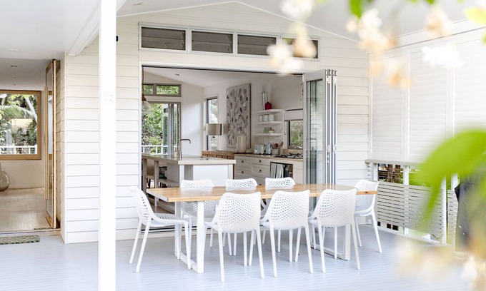 Yaroomba House | Indigo Blue - backs on to bush 10min walk to beach