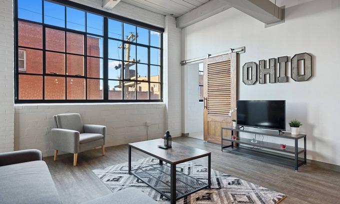 Downtown Cleveland Bed & Breakfast | Industrial 2BD Apt in Downtown Cleveland!