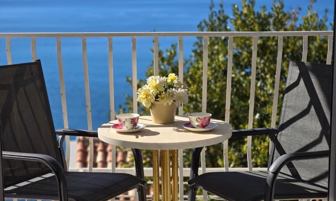 Lozica Apartment | Indy's Sunny Apartment