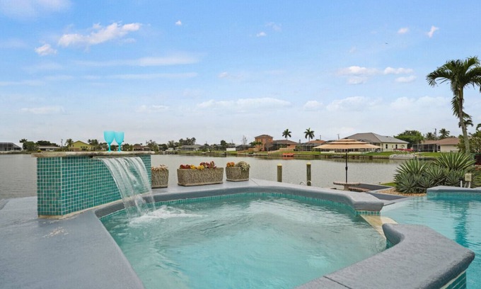 Fort Myers House | Infinity & Beyond Lake Front
