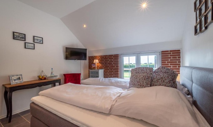 Borkum Hotel | INSEL-LAND-HOTEL MICHAELSEN im November Morgen-Yoga u Sauna inkl