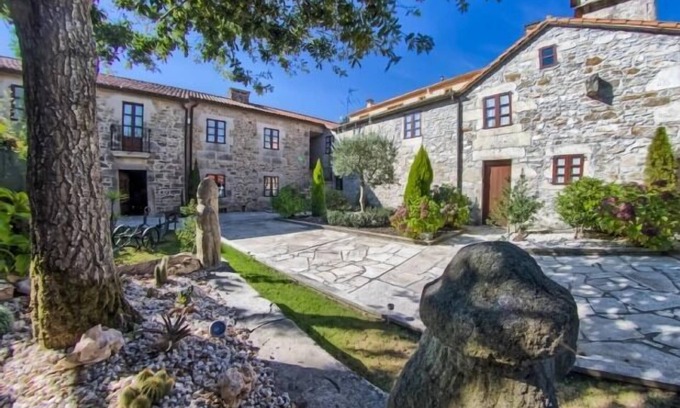 Codeseda Cottage | Integral Country House Rental with Pool and Large Garden