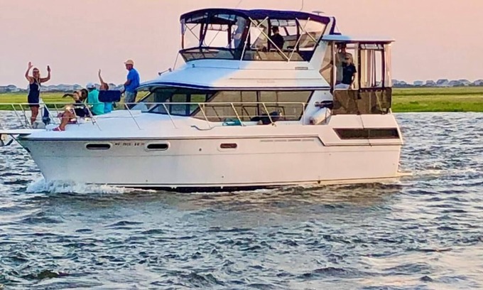 Southport Boat Rental | Intercoastal Sunsets from the Yacht