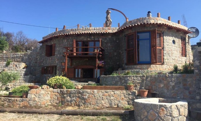 Lustica House | Into the wild