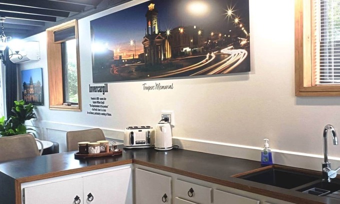 Invercargill Apartment | Invercargill Picture Apartment Full Bath + yard