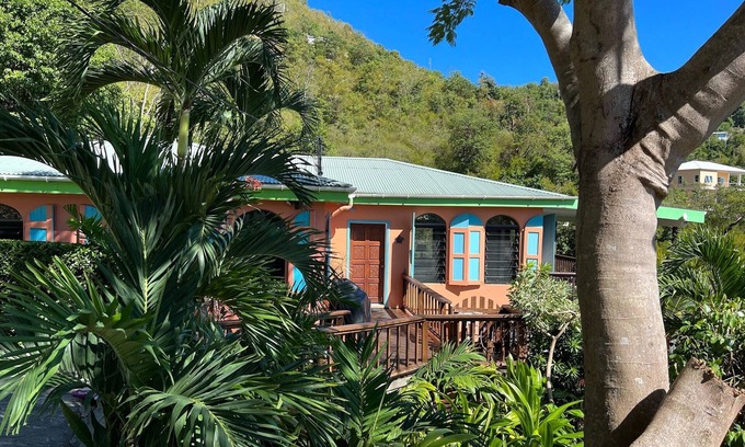 Upper Carolina House | Island Breeze: 10% DISCOUNT FOR OCTOBER Solar Battery Backup, AC & Hot Tub, View