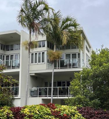 Nelly Bay Apartment | Island Romance or Family & Pool