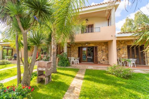 San Teodoro City Centre Apartment | ISS Travel, Villa Fiorita - 800 m from La Cinta beach