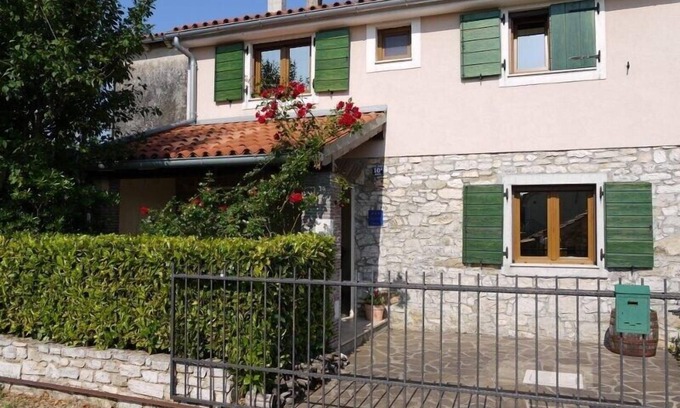 Kastelir-Labinci House | Istria: Stone house in village. 5 min drive to sea, Novigrad - 8km, Porec - 12km