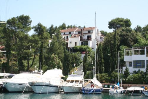 Vrboska Apartment | Ivanka Apartments