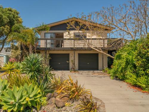 Whangamata House | Jacaranda Lodge - Whangamata Upstairs Unit