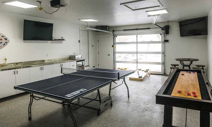 Ashwaubenon House | JAmbers Remodeled Tailgate House on Oneida St