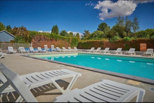 Ivry-la-Bataille Apartment | Jardin et Étang services gratuits piscine tennis golf