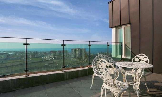 Downtown House | Jeju Castle Blackstone Pension