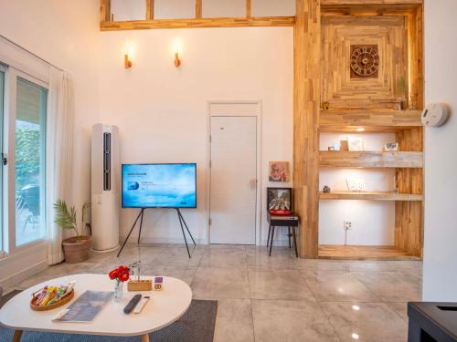 Hallim House | Jeju Love Stay Pink