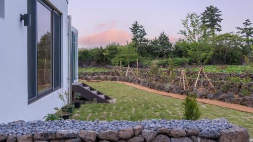 Hallim House | Jeju moridarakbang pension