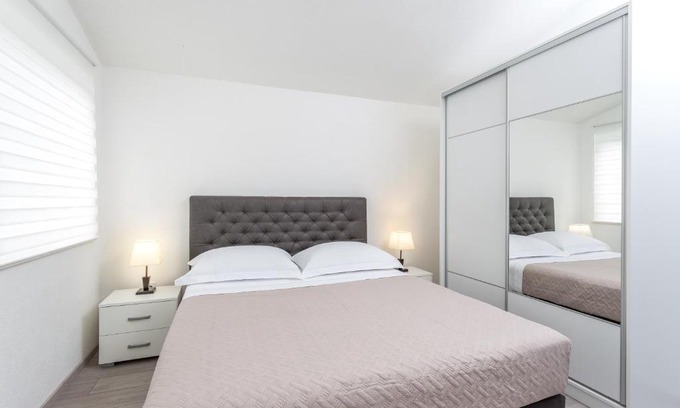 Krizna luka Apartment | Jela Apartment