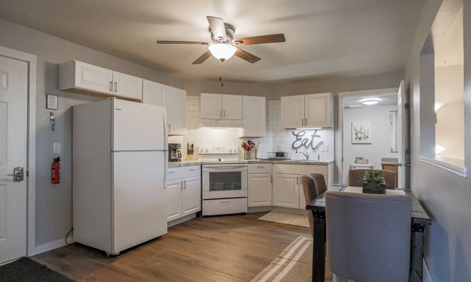 Weston Apartment | Jelinek Hideaway Unit 2 - Modern 2BR Apartment Near Aspirus & Downtown Wausau