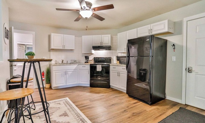 Weston Apartment | Jelinek Hideaway Unit 7 - Modern 1BR Apartment Near Aspirus & Downtown Wausau