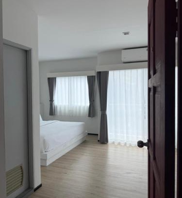 Patong Hotel | Jellyfish Residence