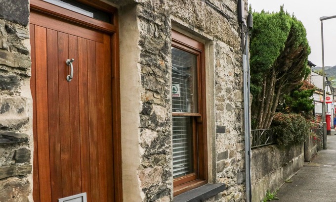 Staveley Cottage | JESSIE'S COTTAGE, pet friendly, character holiday cottage in Staveley