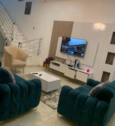 Ofin House | Jilles apartments -4bedroomduplex24hrlight&security