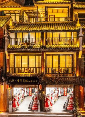 Fenghuang House | Jiuqi Tongnian High-end River View B&B